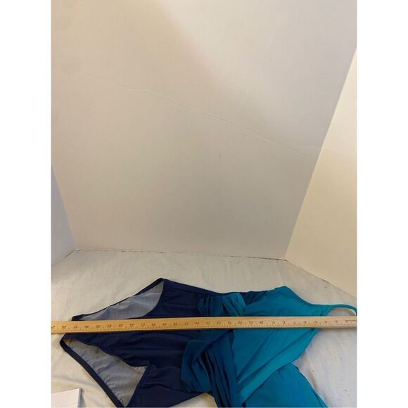 Lands end blue green ruched 1 piece size 8 swimsuit - Picture 7 of 7